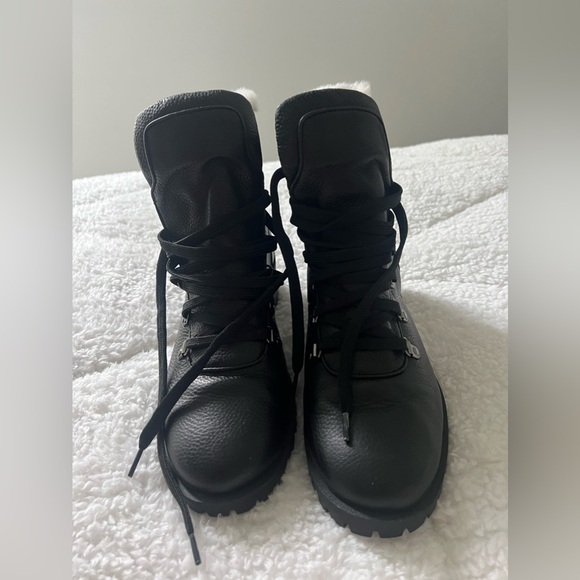 Faux Fur lined leather boots 🥾 - Picture 2 of 3